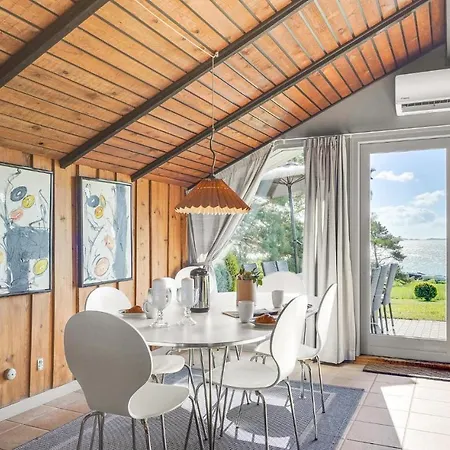 Nyaraló Three-bedroom In Fåborg